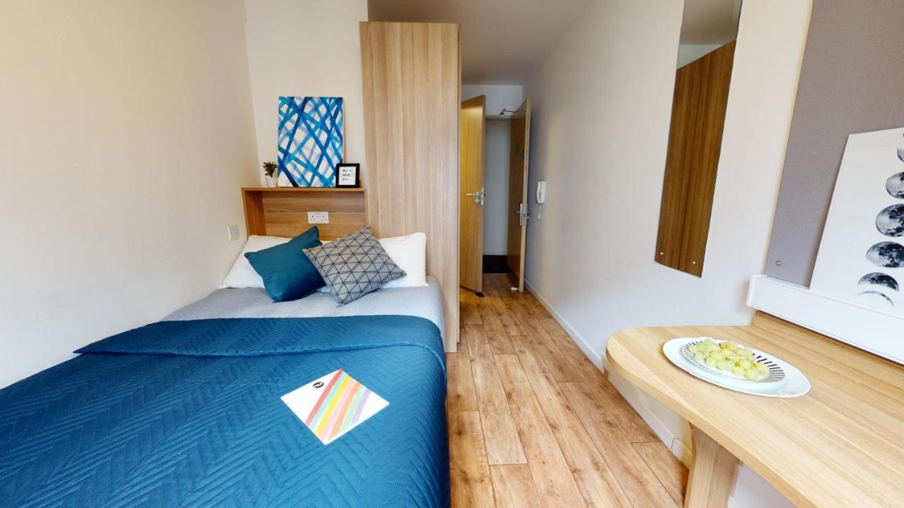 Sterling Court In Wembley London Exterior photo